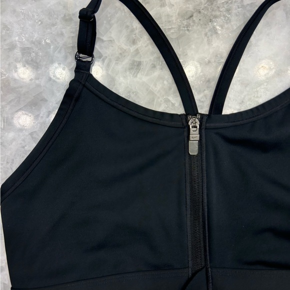 NIKE, Front Zip, Sports Bra, Mesh Back, Adjustable Straps, Size Large - Picture 4 of 5